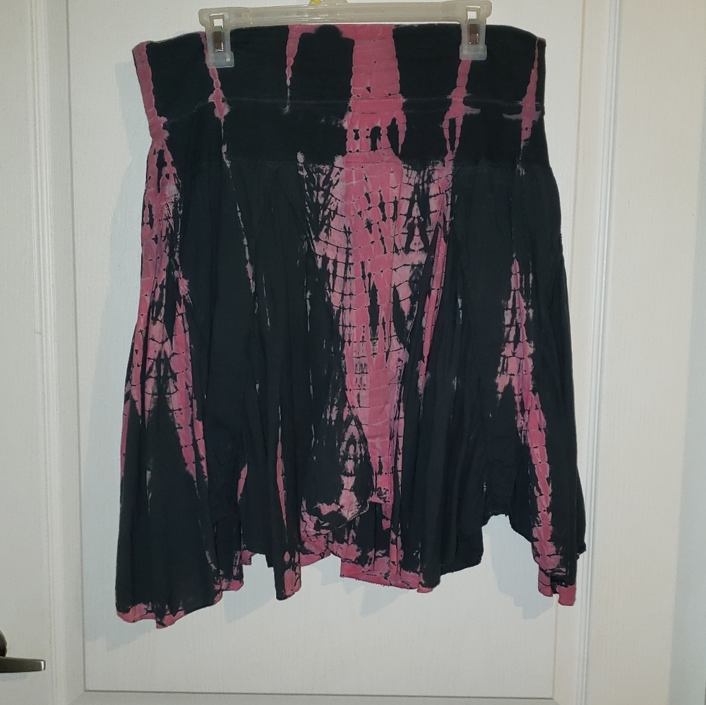Pink and dark gray tye-dyed skirt
